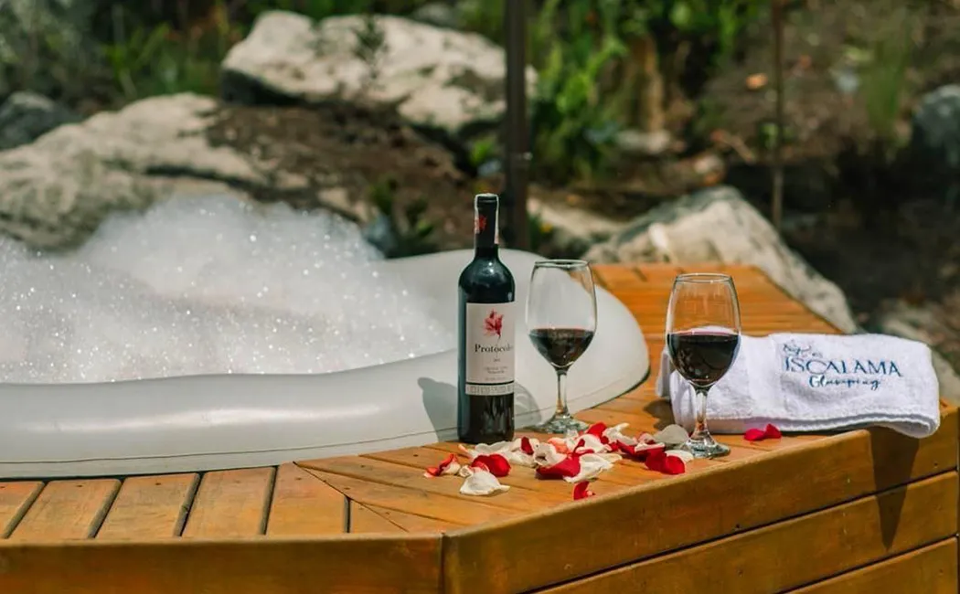 Iscalama Glampling Estacion Bella Vista camas jacuzzi y celebración