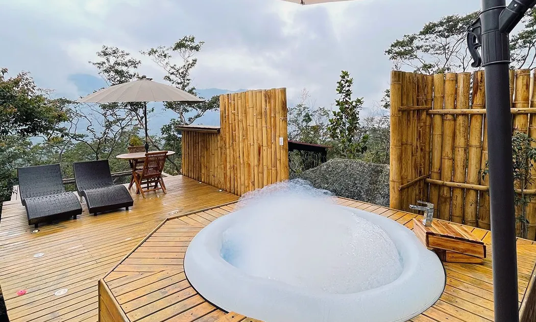 Iscalama Glampling Estacion Roka jacuzzi